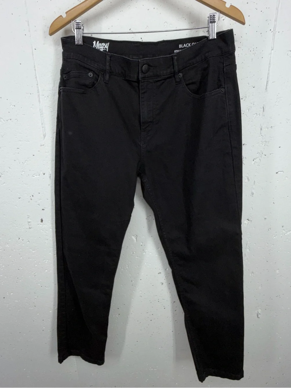 MUGSY Men’s size 34 x 29 Black Out Relaxed Fit Stretch Jeans